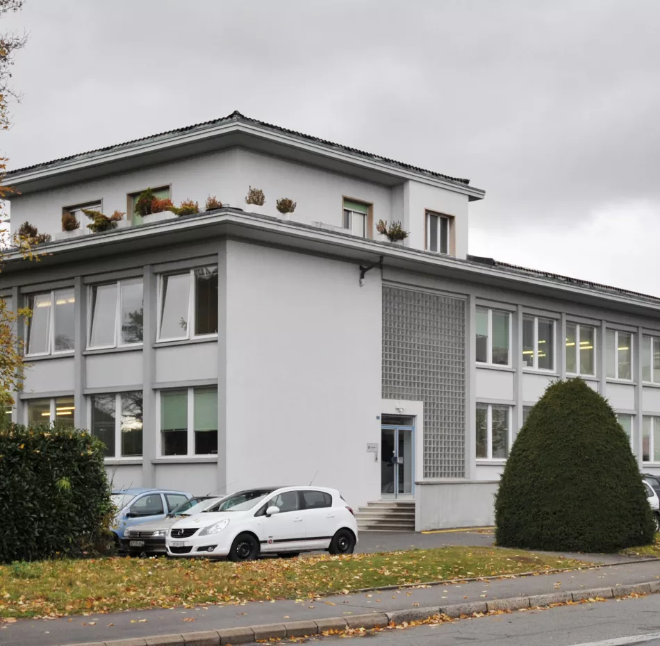 redel_building_outside